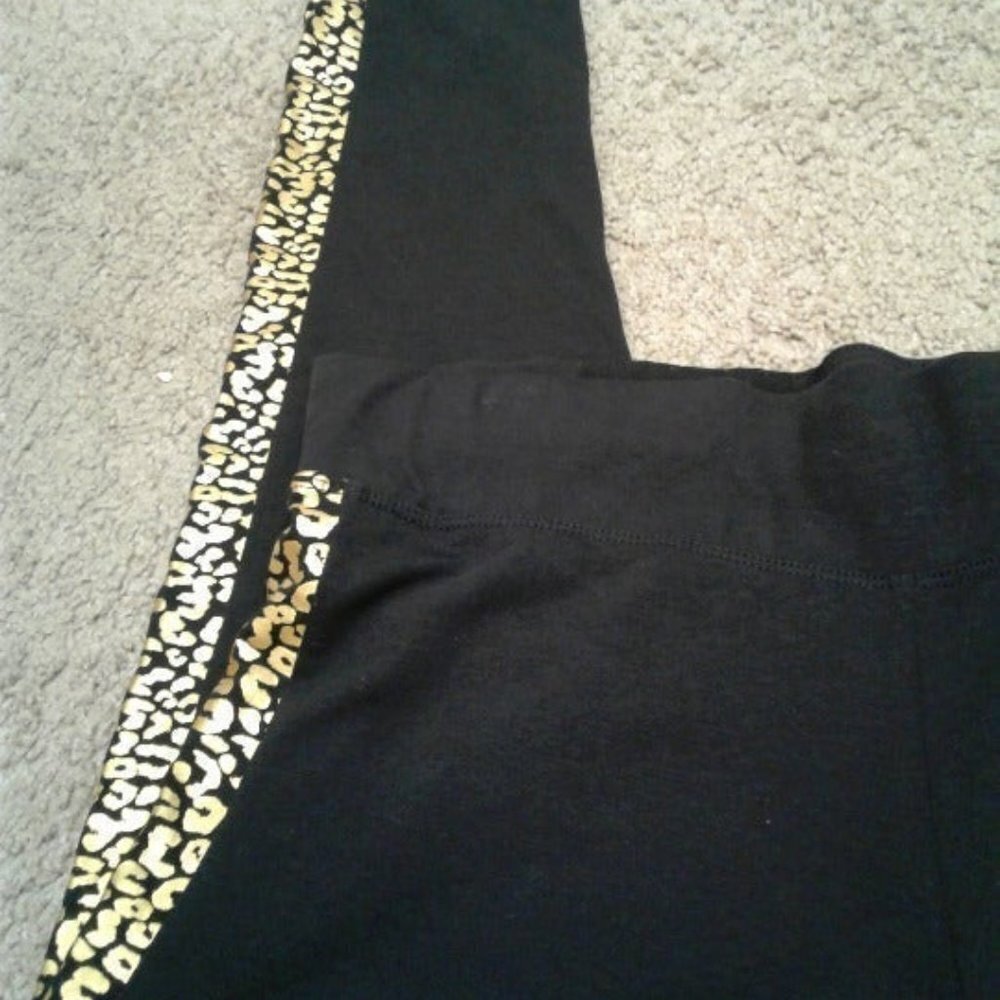 DEREK HEART BLACK & GOLD LEGGINGS Size: 1X